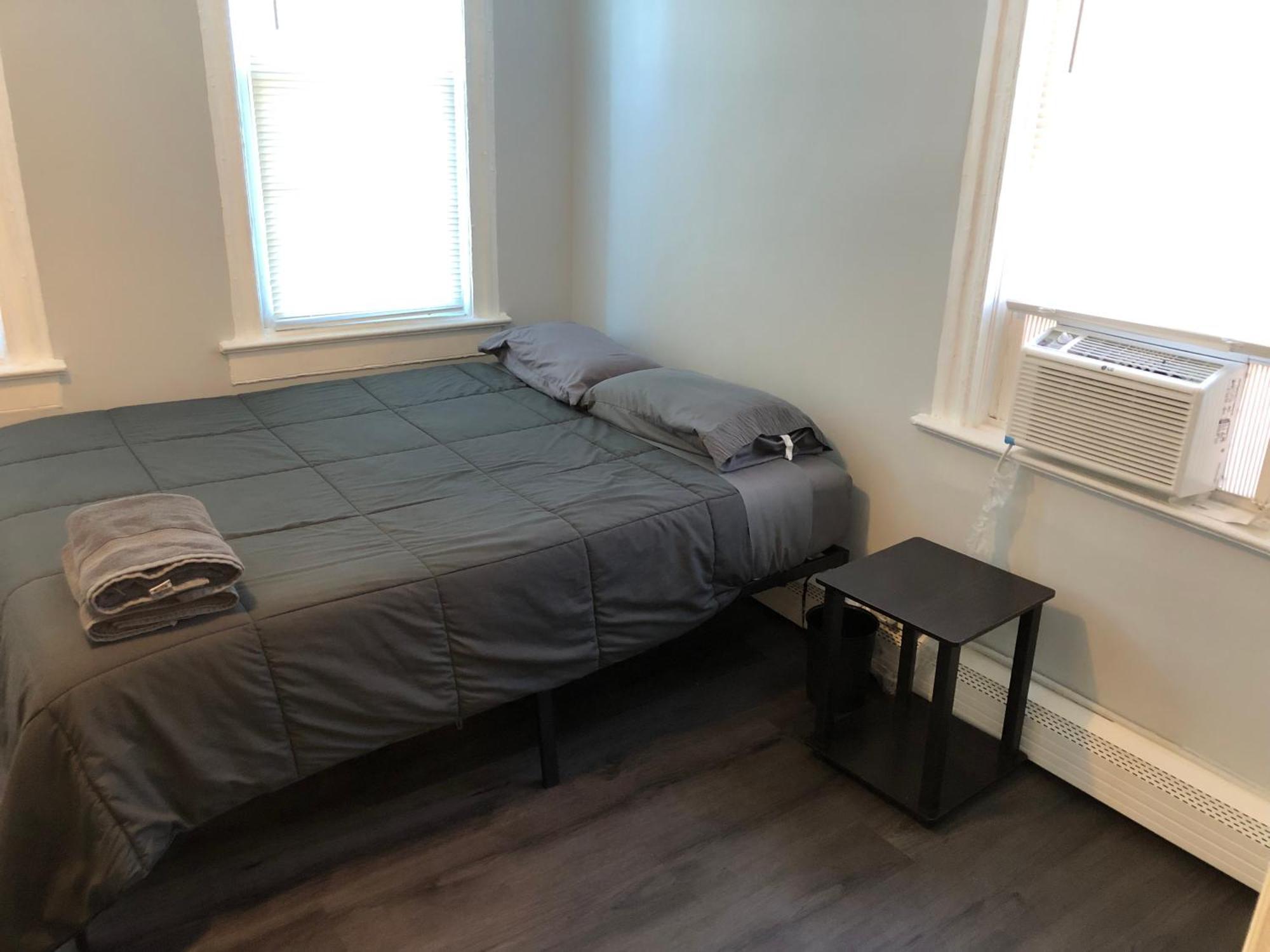 Private 2-Bedroom With Free Parking And Direct Bus To Nyc Manhattan Only 2 Blocks Away Linden Exterior photo